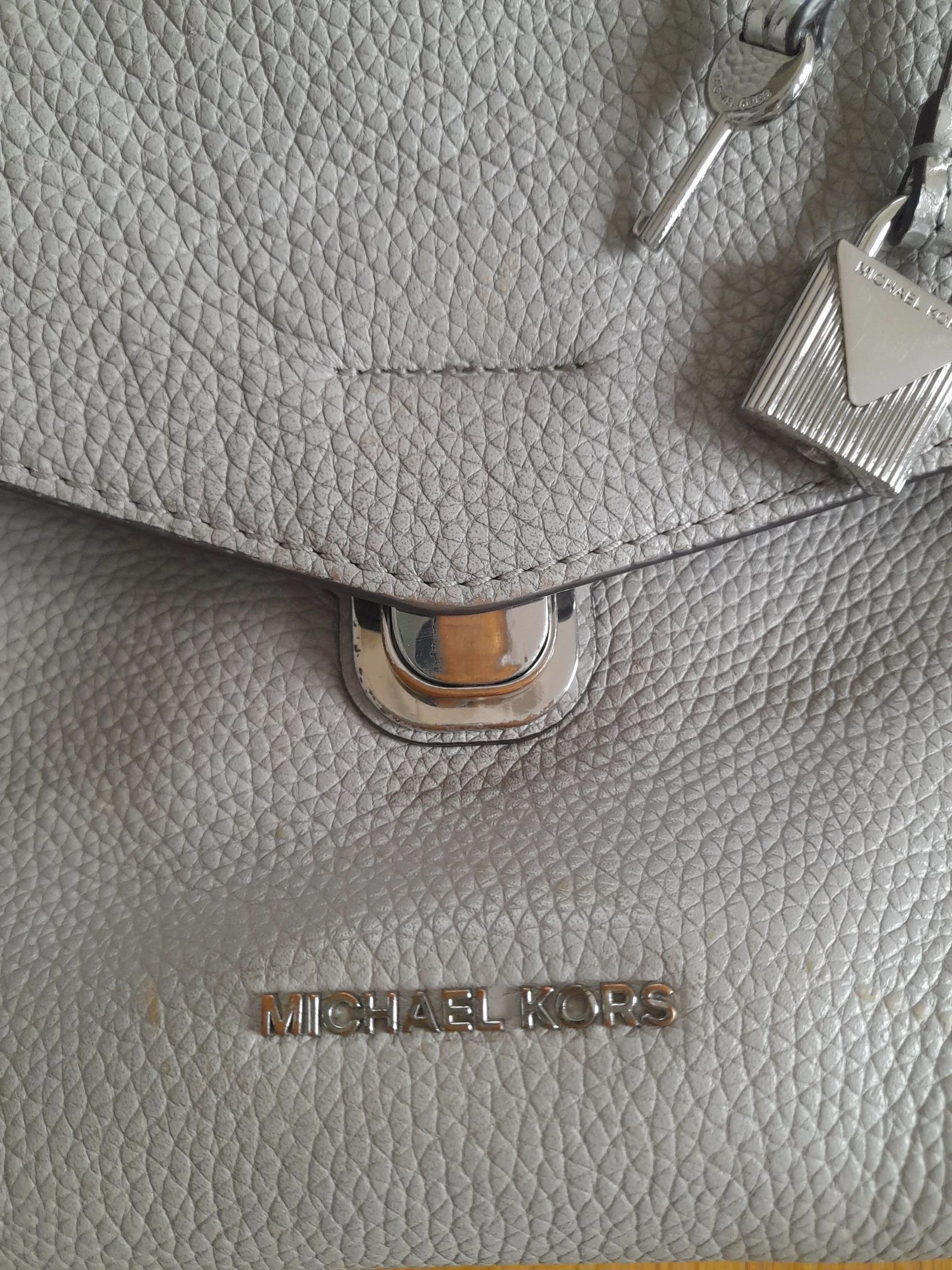 Bolso Michael Kors Bristol en Piel Gris 🩶 – photo 2